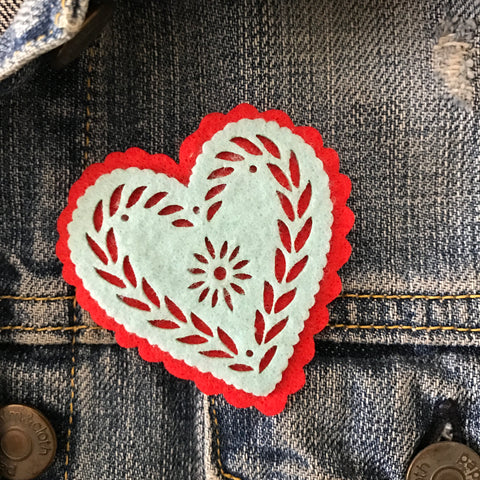 Heart - Corazon - felt pin